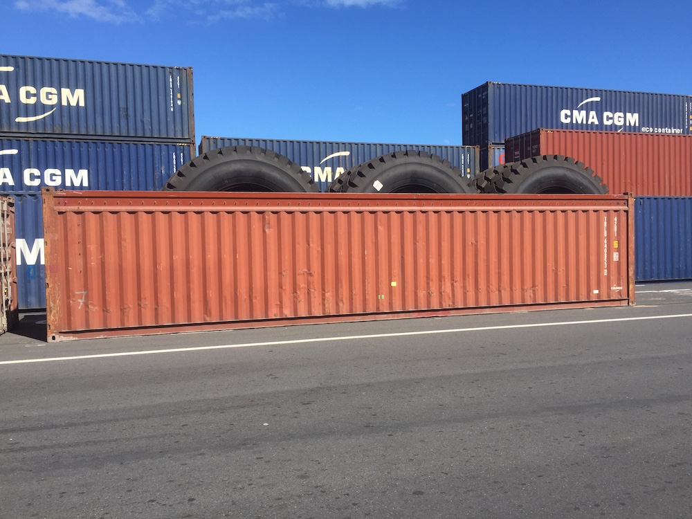 Container Open Top chargé de pneu hors format !